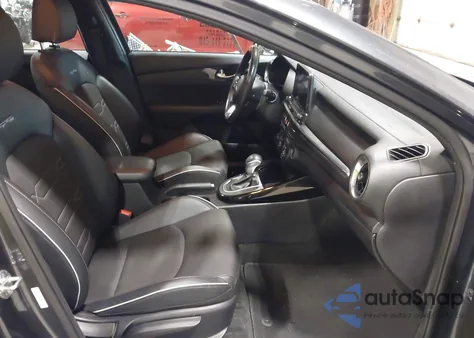 2021 Kia Forte Gt Line z USA, uszkodzony, nr VIN 3KPF34AD6ME382834